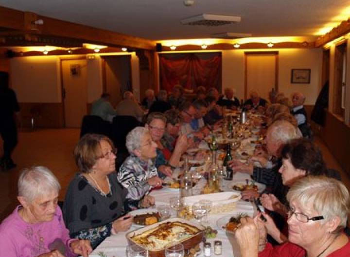 Repas des Anciens au restaurant La Source de Saint-Nicolas-la-Chapelle, le 6 novembre 2011