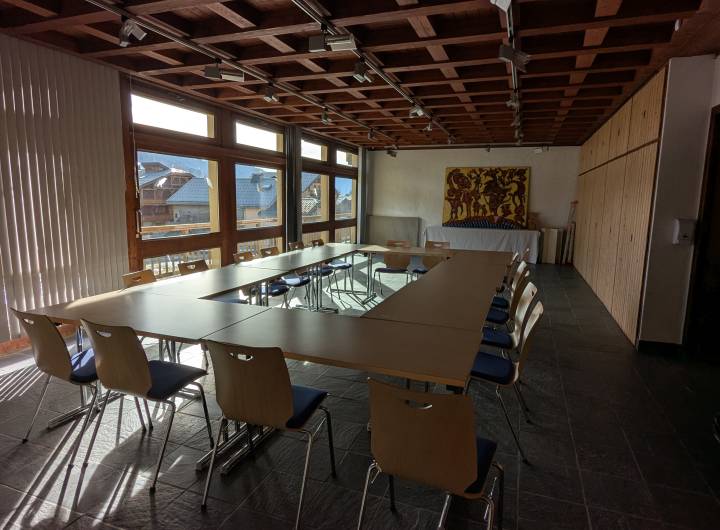 Salle du Conseil municipal : façon dont doit être rangé le mobilier après utilisation de la salle - Marie-Anaïs Lien