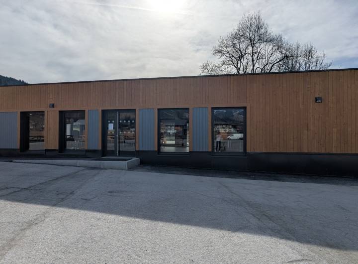 Salle de la Rosière vue de dehors - Marie-Anaïs Lien