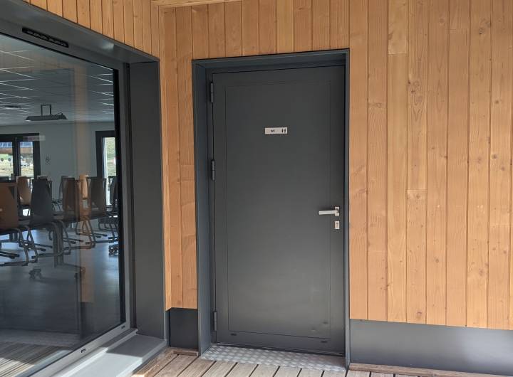 Salle de la Rosière vue de dehors - Marie-Anaïs Lien