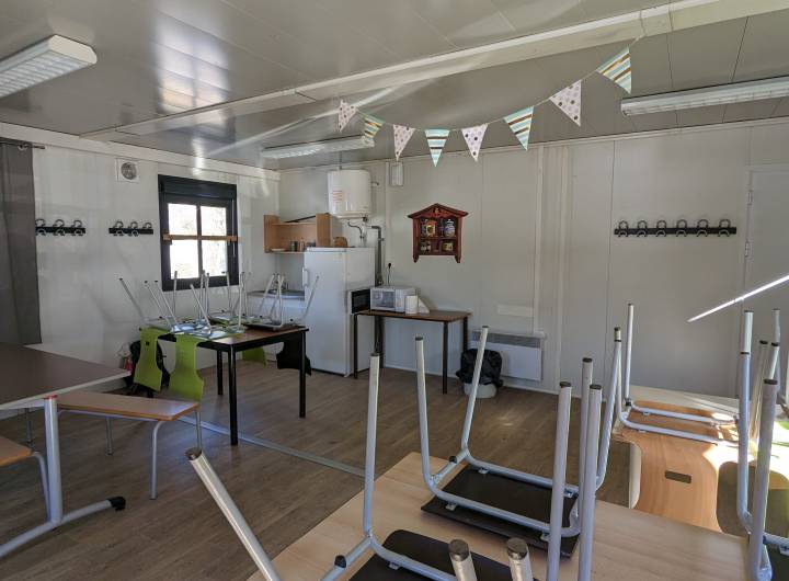 Salle hors-sac : vue sur le coin cuisine - Marie-Anaïs Lien