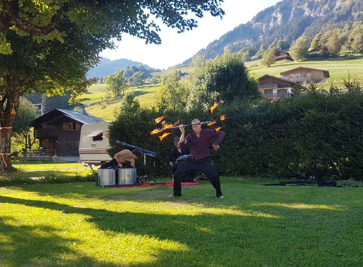 Spectacle de feu du groupe Okarma