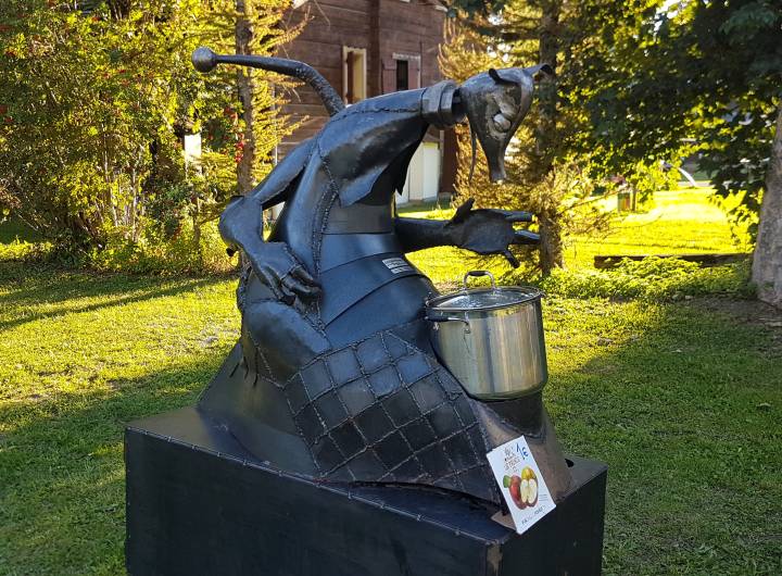 Distributeur de jus de pomme conçus par Éric Tops