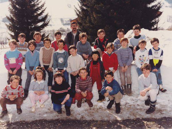 Max Gruz avec ses élèves de CE2/CM1/CM2 en 1985-1986