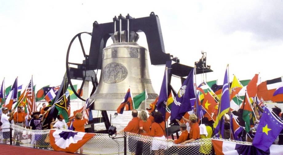 Sortie des anciens à Annecy le 17 octobre 2024 / Présentation officielle de la cloche à la Nouvelle-Orléans, le 4 juillet 1999 © Musée Paccard