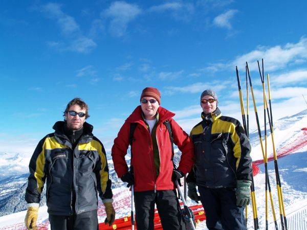 Le maire en compagnie de pisteurs secouristes pour constater l'état du manteau neigeux sur place - ?