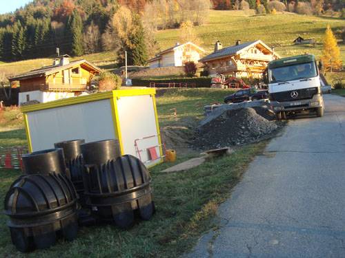 Route des Thouvassières en travaux début novembre 2010 : prolongation des réseaux d'eau potable et d'assainissement