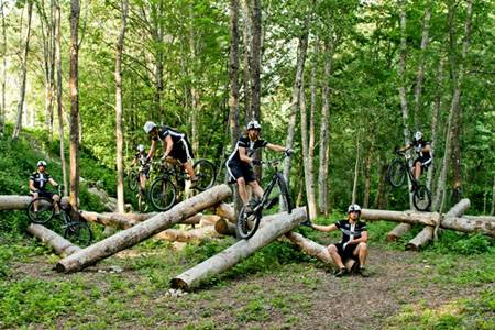 Thomas Destours, champion de VTT trial pralin, sur son terrain de jeu !