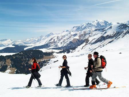 Praz Montagne est, entre autres, l'organisateur du fameux Chemin des contrebandiers du Val d'Arly et de la Montée de l'envers.