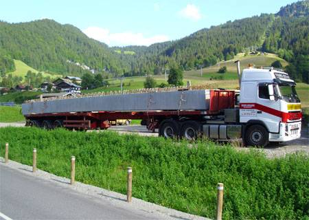 Pont de la Rosière : apport des poutres en béton armé les 18 et 19 juillet 2012