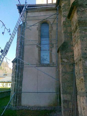 Échafaudage posé sur façade Nord de l'église pour réparer une fuite du toit, en novembre 2012 - Olivier Perrin