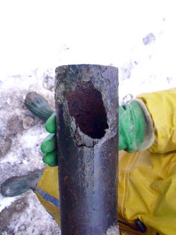 Canalisation d'eau percée, trouvée par les ST le 11 décembre 2012