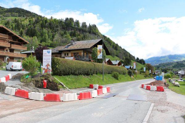 Renouvellement d'une conduite d'eau potable le long de la RD1212, dans le secteur des Rafforts, le 30 mai 2019
