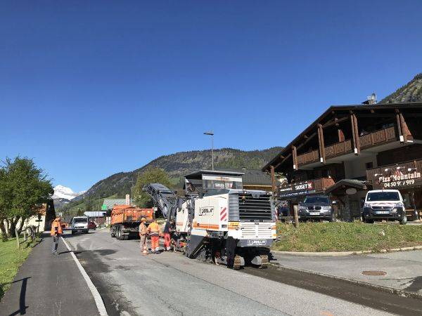Rabotage et petits travaux de maçonnerie effectués par La Colas sur la RD 1212 la semaine du 5 mai 2020