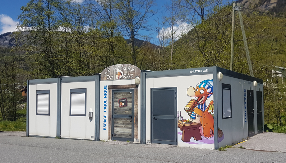 Salle hors-sac installée sur le parking des Varins