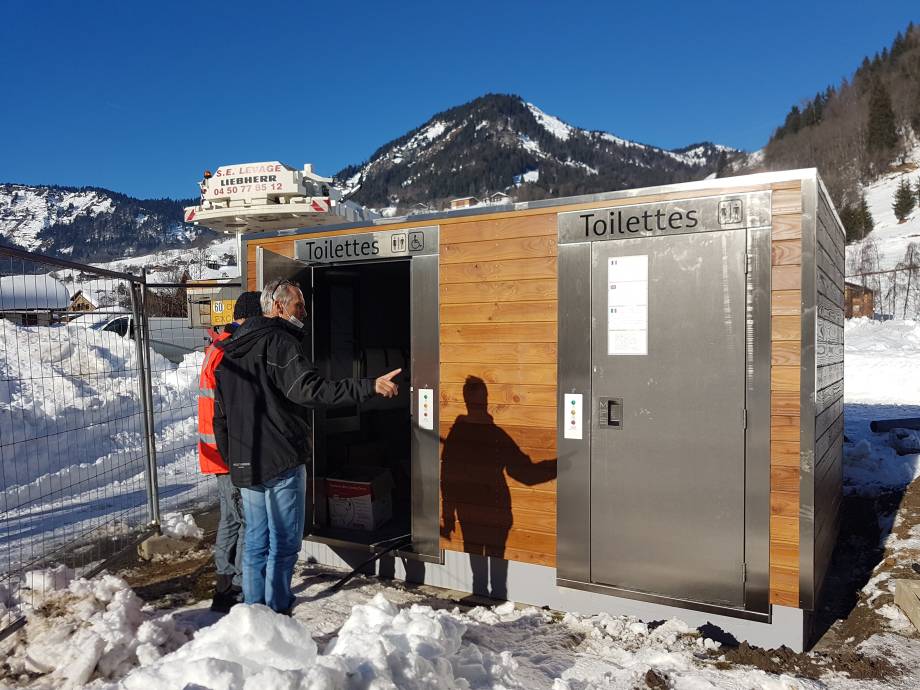 Toilettes automatiques aux Belles