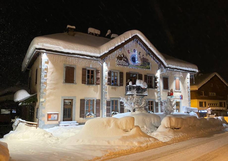 École des Éterlous nouvellement éclairée