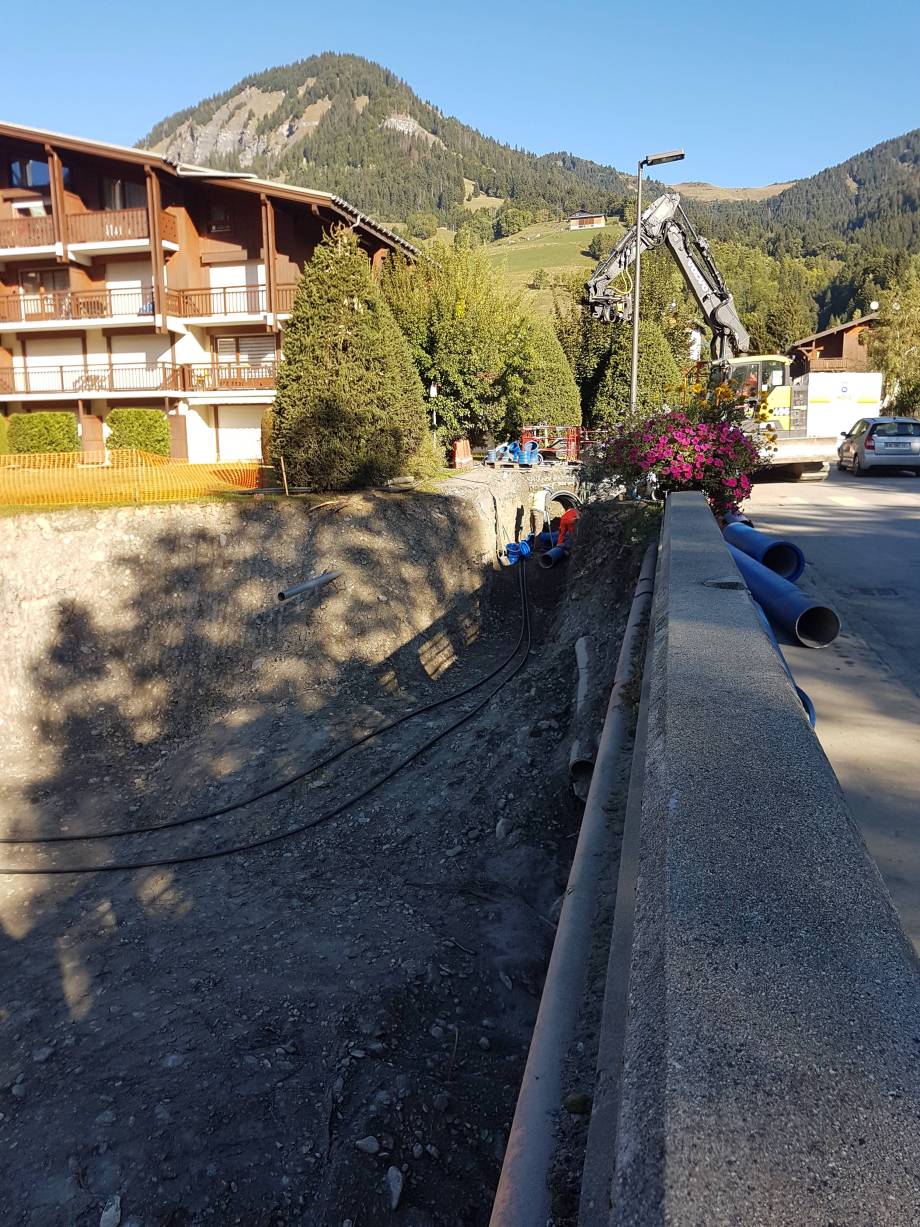 Installation de la nouvelle canalisation d’eau potable, vue depuis le pont de l’Île, en septembre 2022 - Marie-Anaïs Lien