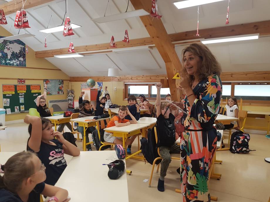 Atelier d'Anaka réalisé à l'école des Éterlous dans le cadre du Noël d'Art Singulier 2022 - Marie-Anaïs Lien