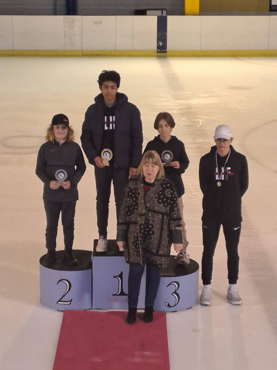 Manche des Championnats de France d’Ice Cross, qui s’est déroulée à Niort les 17 et 18 février : médaille d’argent pour Natan Baulat Covarel - Céline Baulat Covarel
