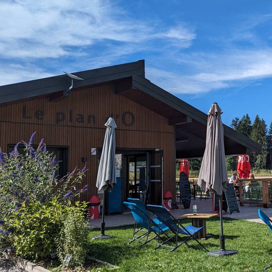 Chalet-snack du plan d'eau de Praz-sur-Arly - format carré - Marie-Anaïs Lien