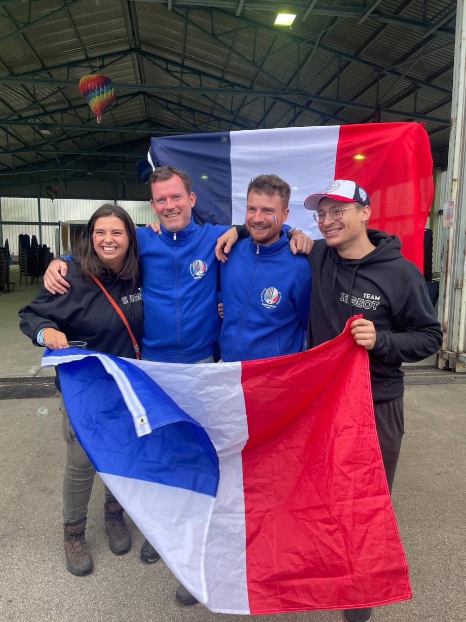 Championnat du monde de montgolfières 08-14/09/2024 : équipe de Clément Seigeot avec lui - Agathe Legendre