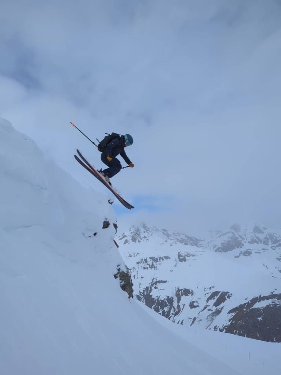 Freeride World Tour Qualifier 2024-25 : voici Charline en action lors de la course 3 étoiles organisée à Bonneval-sur-Arc © Damien Ouvriez-Bonnaz