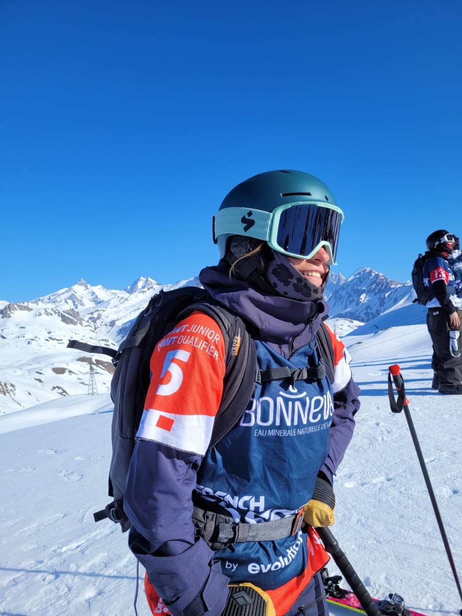 Freeride World Tour Qualifier 2024-25: voici Charline lors de la course 2 étoiles organisée à La Rosière © Damien Ouvriez-Bonnaz