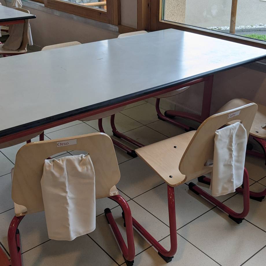 Nouveau mobilier de la cantine acheté pour l'année 2025-2026 - Marie-Anaïs Lien