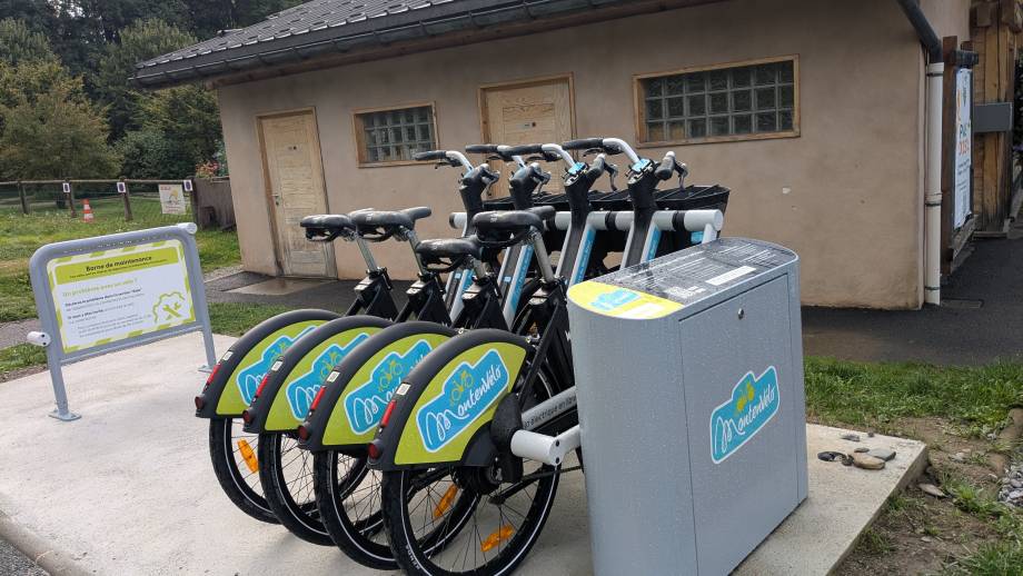 Station de vélos située au parking des Belles - Marie-Anaïs Lien