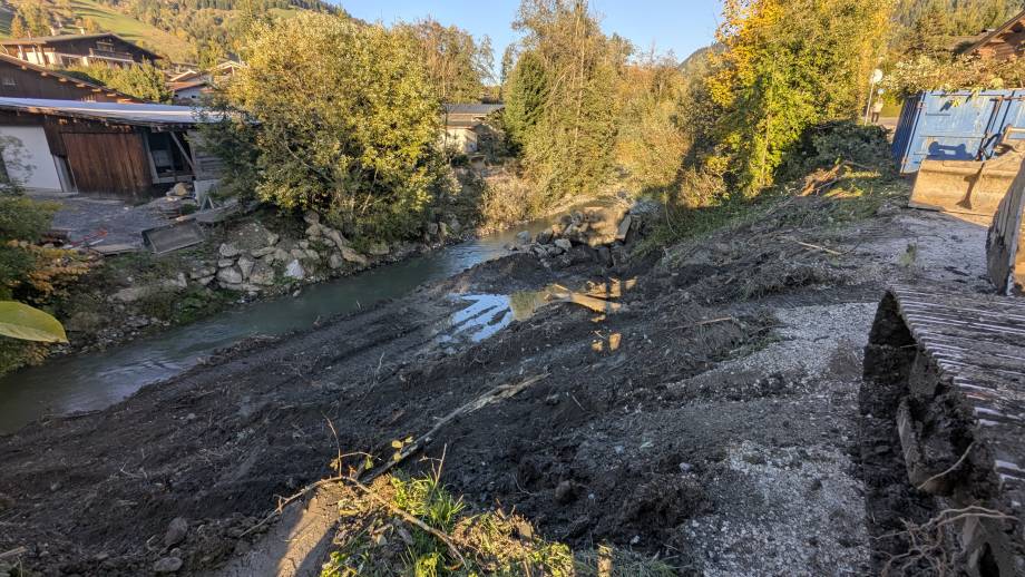 Enrochement définitif en cours sur la berge située face à l'Ets Feige et fils - Marie-Anaïs Lien
