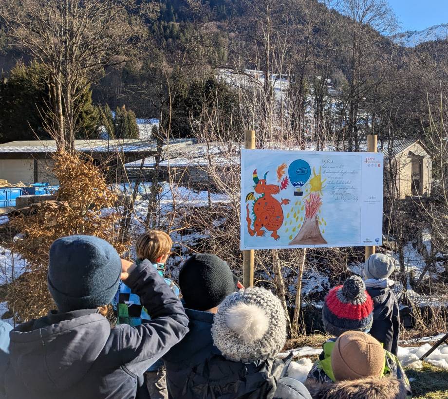 Chef d’œuvre des élèves de CP et CE2 sur le feu, accompagné d’un texte écrit par ces jeunes, avec l’appui du poète Jean-Pierre Lemesle - Marie-Anaïs Lien