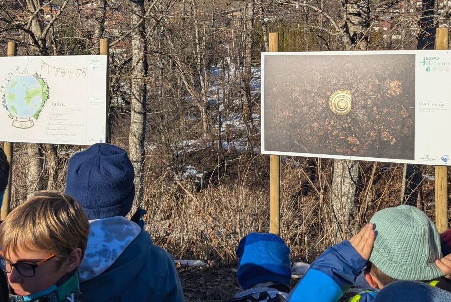 Œuvre des enfants et photo de David Carpano sur la terre - Marie-Anaïs Lien