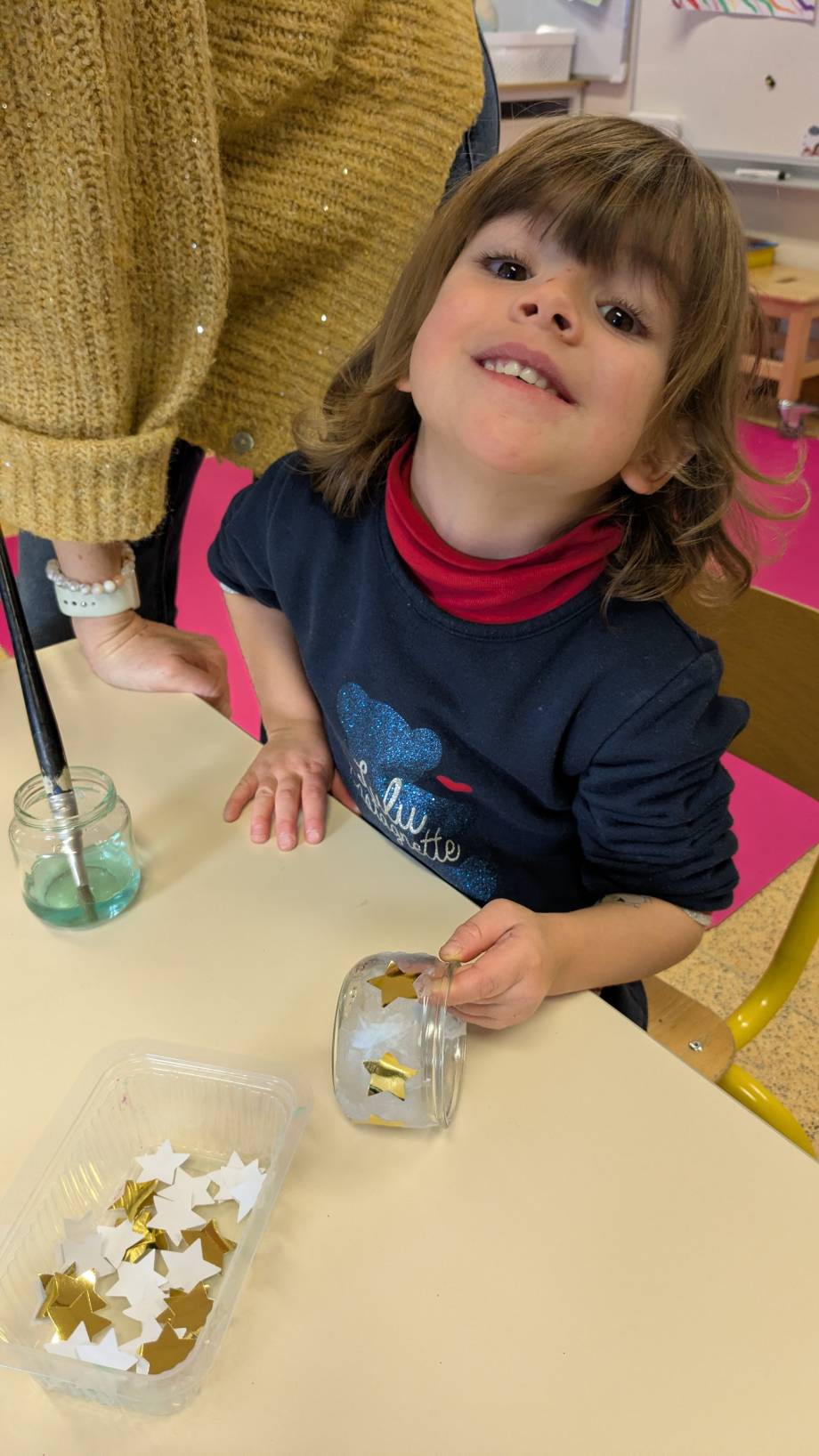 Atelier de confection des bougies à l'école maternelle le 12/12/2025 - Marie-Anaïs Lien