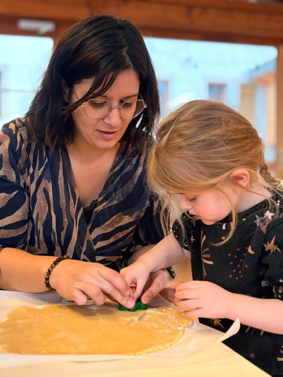 Atelier de confection de sablés à l'école maternelle le 15/12/2025 - Charlotte Groshenry Gandolfo