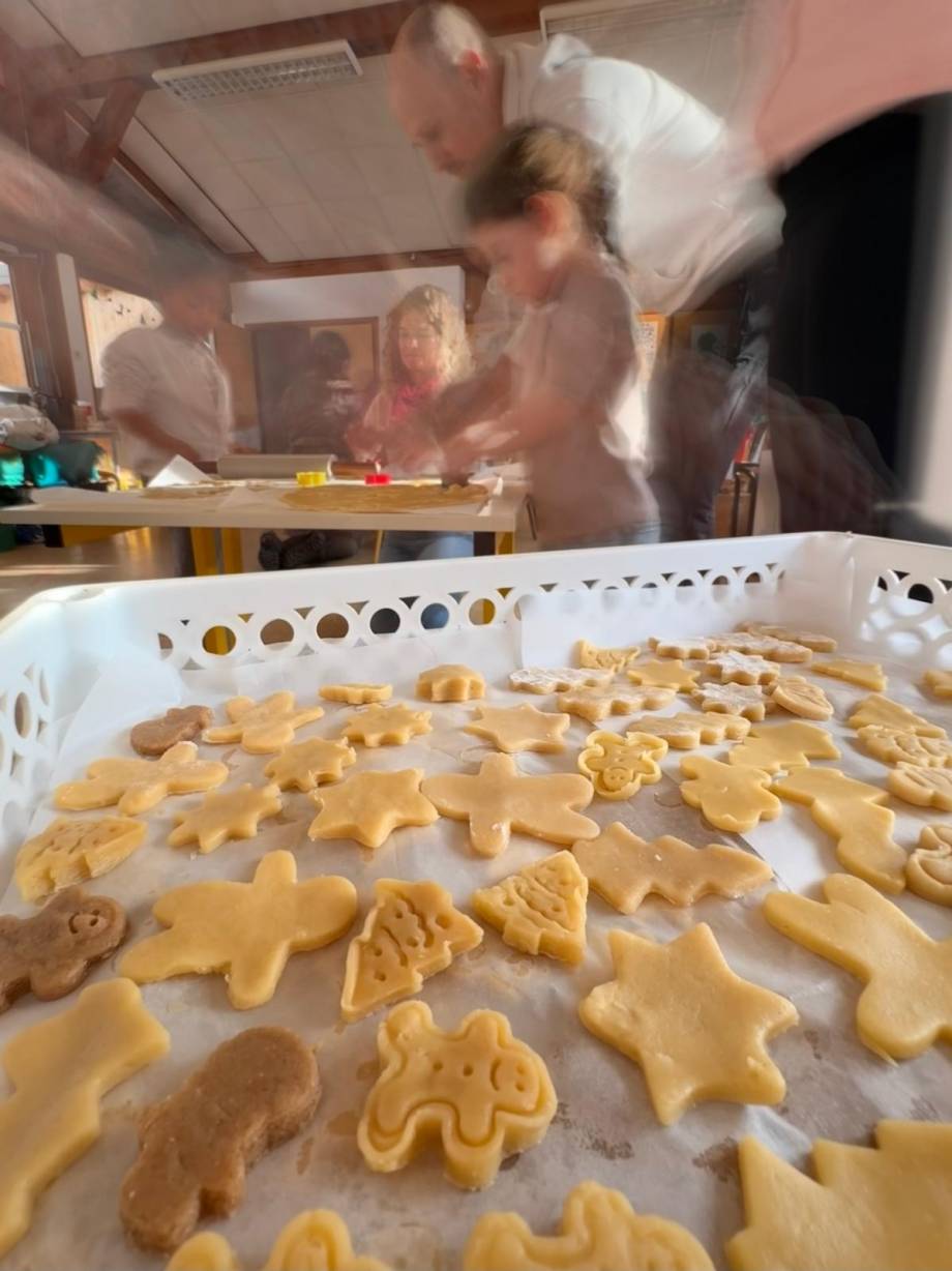 Atelier de confection de sablés à l'école maternelle le 15/12/2025 - Charlotte Groshenry Gandolfo