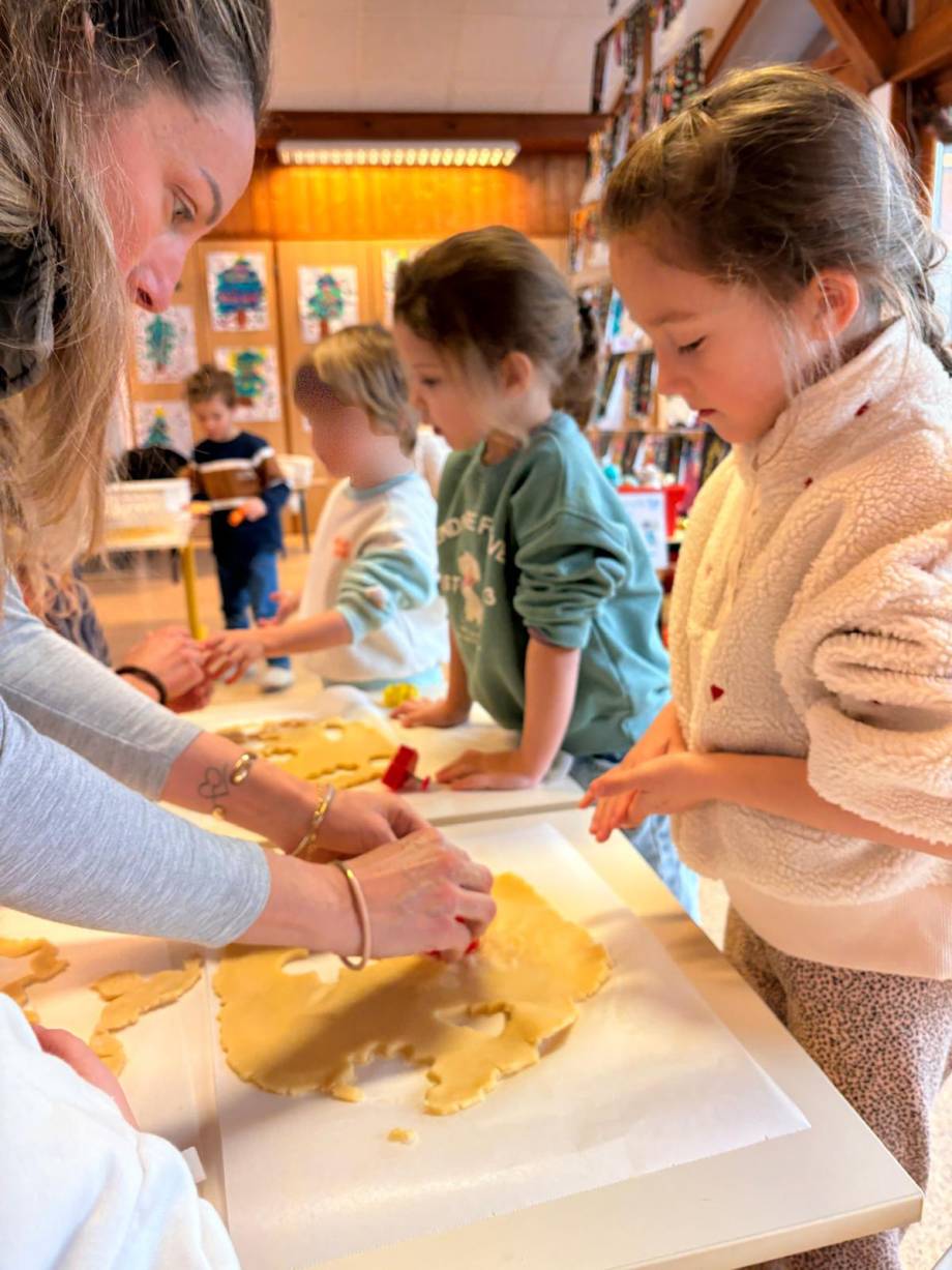 Atelier de confection de sablés à l'école maternelle le 15/12/2025 - Charlotte Groshenry Gandolfo