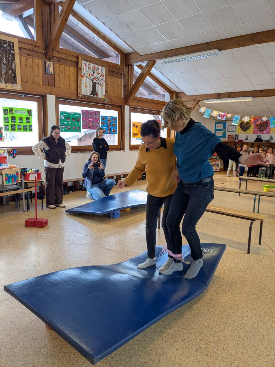 Jeux de société et activités motrices de coopération à l'école maternelle Saint-Joseph de Praz-sur-Arly le 26/03/2026 - Marie-Anaïs Lien