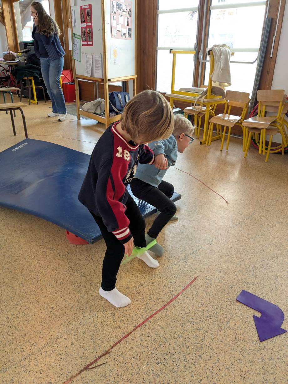 Jeux de société et activités motrices de coopération à l'école maternelle Saint-Joseph de Praz-sur-Arly le 26/03/2026 - Marie-Anaïs Lien