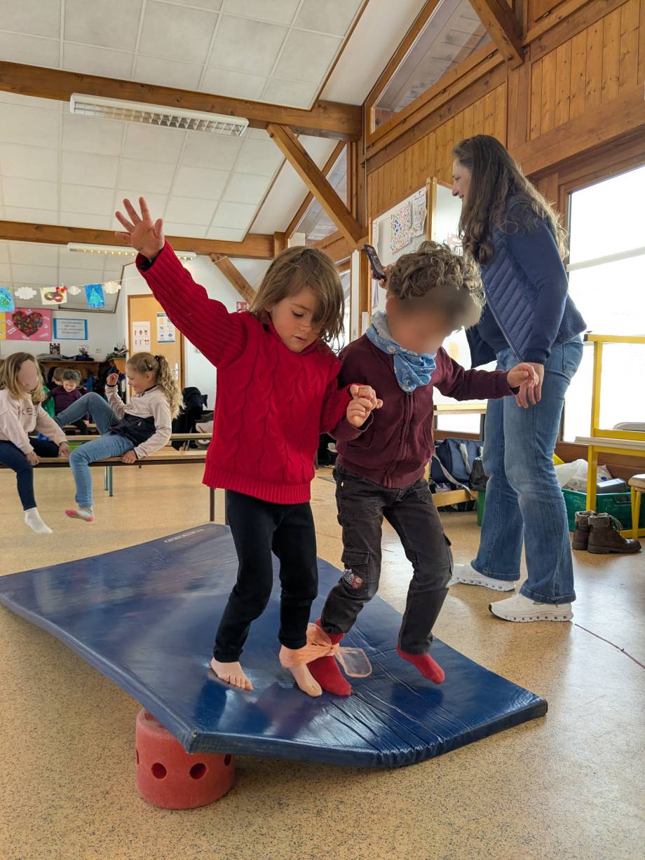 Jeux de société et activités motrices de coopération à l'école maternelle Saint-Joseph de Praz-sur-Arly le 26/03/2026 - Marie-Anaïs Lien