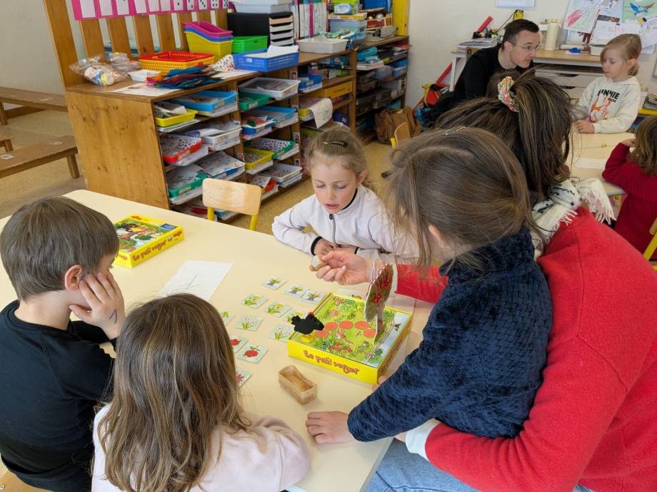 Jeux de société et activités motrices de coopération à l'école maternelle Saint-Joseph de Praz-sur-Arly le 26/03/2026 - Marie-Anaïs Lien