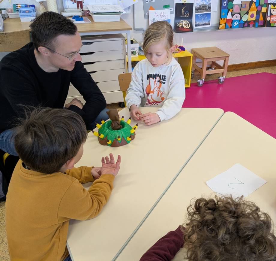 Jeux de société et activités motrices de coopération à l'école maternelle Saint-Joseph de Praz-sur-Arly le 26/03/2026 - Marie-Anaïs Lien