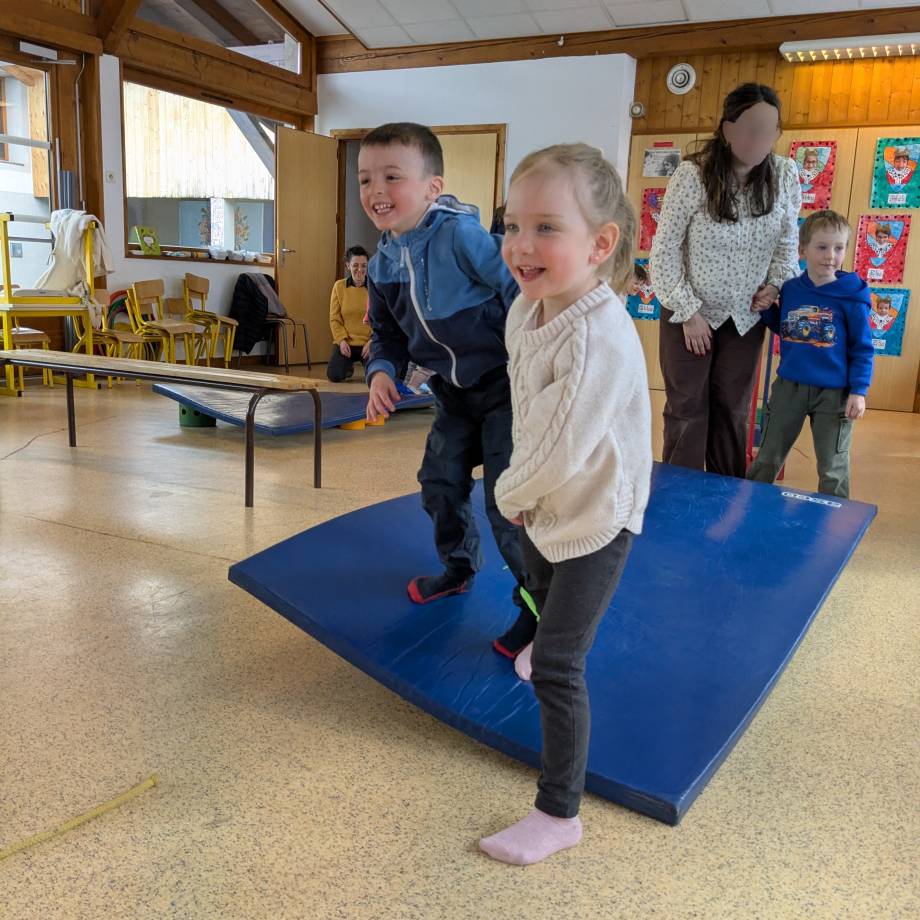 Jeux de société et activités motrices de coopération à l'école maternelle Saint-Joseph de Praz-sur-Arly le 26/03/2026 - Marie-Anaïs Lien