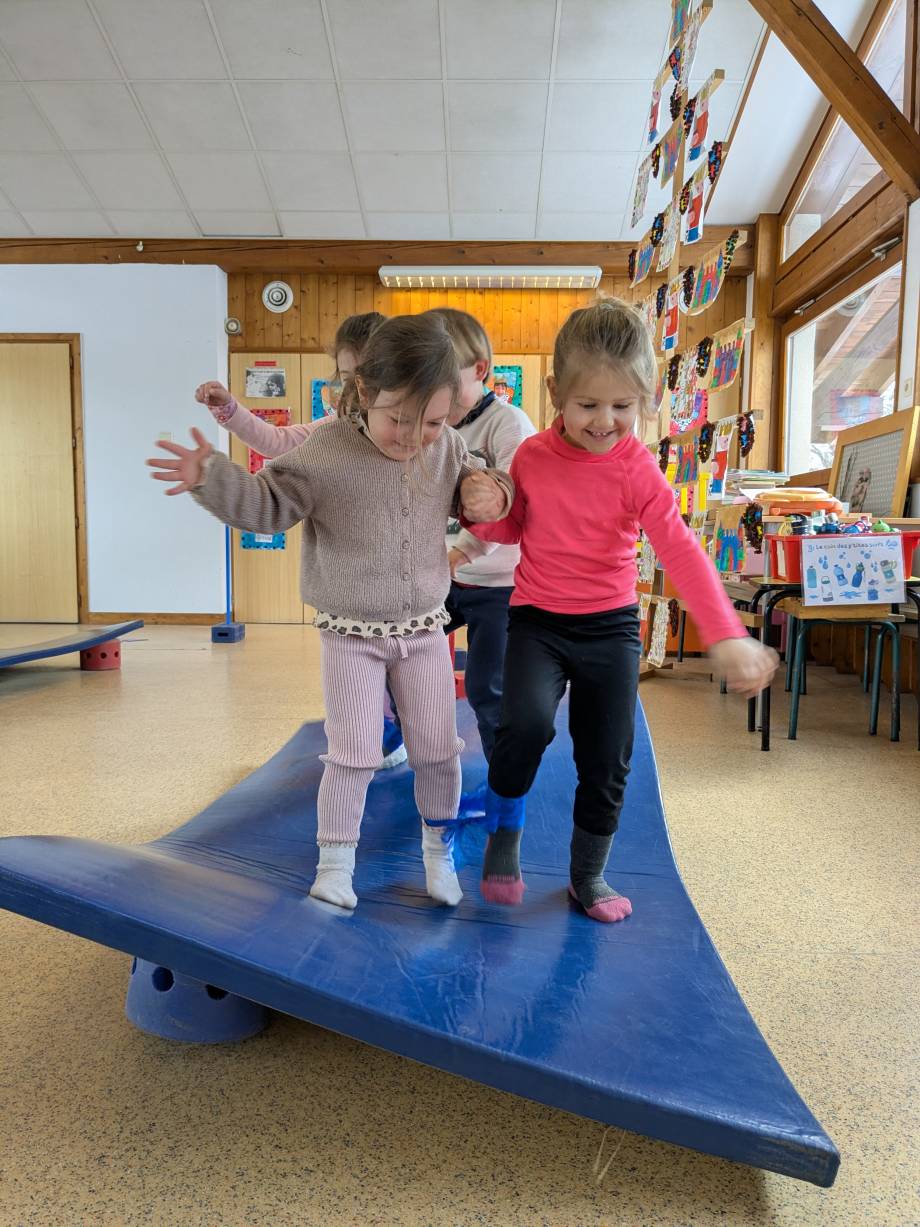Jeux de société et activités motrices de coopération à l'école maternelle Saint-Joseph de Praz-sur-Arly le 26/03/2026 - Marie-Anaïs Lien