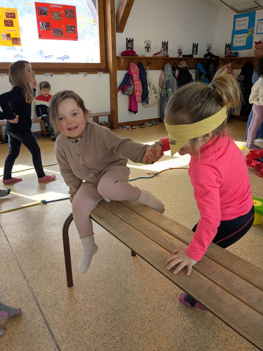 Jeux de société et activités motrices de coopération à l'école maternelle Saint-Joseph de Praz-sur-Arly le 26/03/2026 - Marie-Anaïs Lien