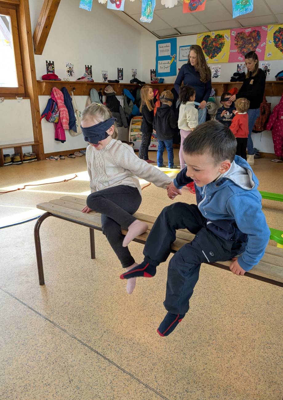 Jeux de société et activités motrices de coopération à l'école maternelle Saint-Joseph de Praz-sur-Arly le 26/03/2026 - Marie-Anaïs Lien