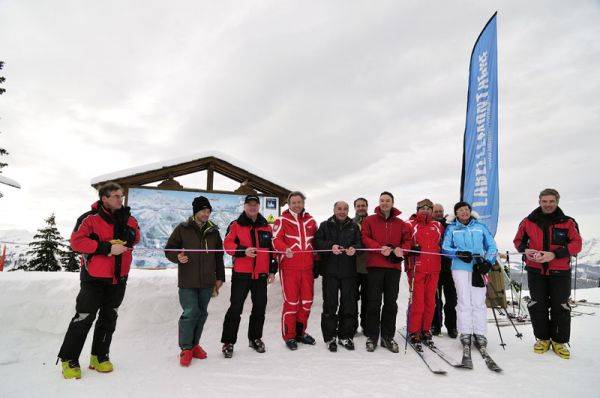 Inauguration du télésiège des Gueux : Philippe Tissot (Val d'Arly Labellemontagne), Laurent Cluzel (maire de La Giettaz), Jean-Yves Remy, Georges Morand, Jean-Paul Rossat-Mignod, Serge Paget (maire de Cordon), Yann Jaccaz, Pierre Ouvrier-Buffet, Bernard Grosset-Janin (maire de Demi-Quartier), Sylviane Grosset-Janin et Bernard Baronnat