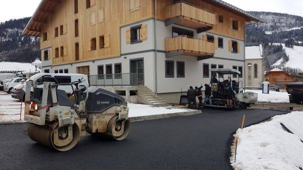 Compacteur à plaque vibrante © Marie-Anaïs Lien