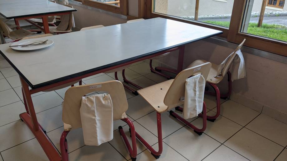 École des Éterlous/cantine : serviettes offertes par la Blanchisserie Gachet pour l'année 2025/2026 - Marie-Anaïs Lien