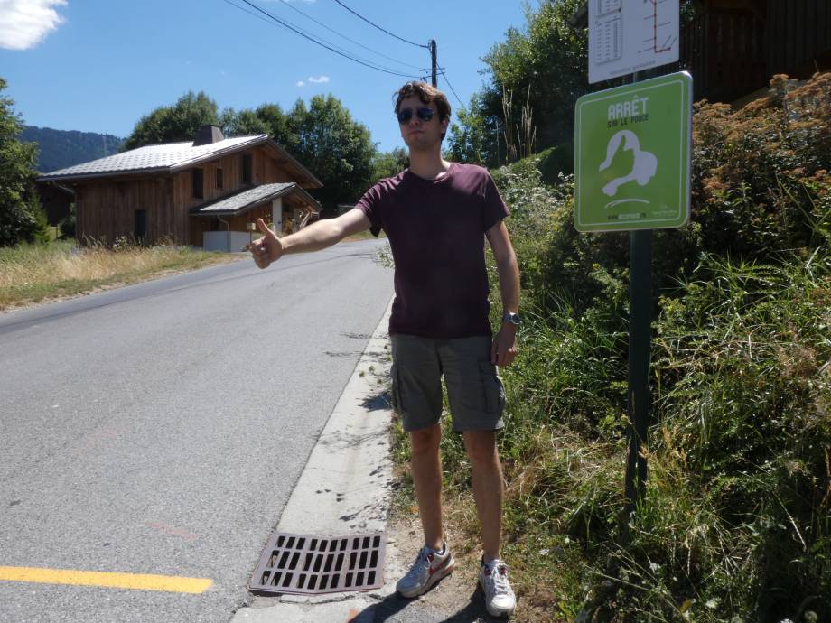 Rezo Pouce : premier réseau d’autostop organisé en France, par la CCPMB